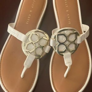 Kelly & Katie medallion sandals womans 9